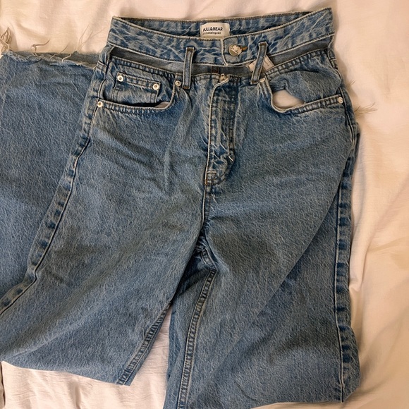 High waisted jean with cool waist design - Picture 3 of 6